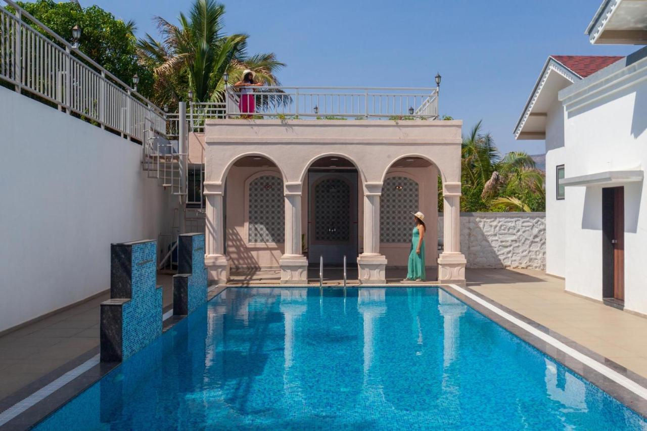 Bellevue Palace By Stayvista - Lavish Abode With A Pool, Landscaped Lawn, Gazebo & Adventure Activities Нашик Екстериор снимка