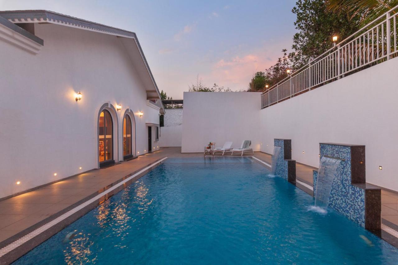 Bellevue Palace By Stayvista - Lavish Abode With A Pool, Landscaped Lawn, Gazebo & Adventure Activities Нашик Екстериор снимка