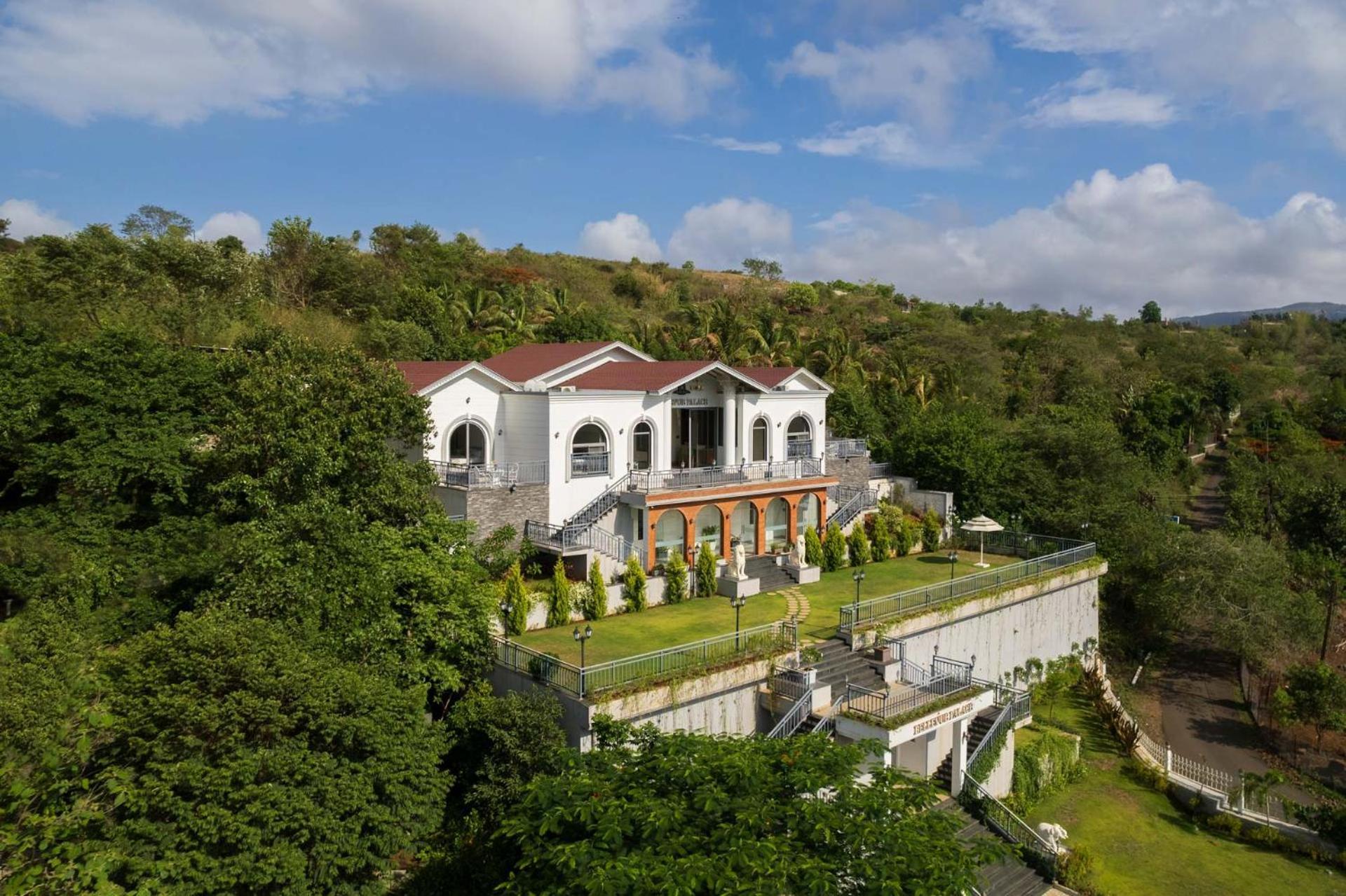 Bellevue Palace By Stayvista - Lavish Abode With A Pool, Landscaped Lawn, Gazebo & Adventure Activities Нашик Екстериор снимка